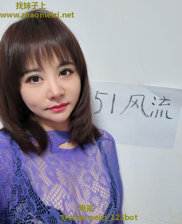 超大蜜桃臀骚妹