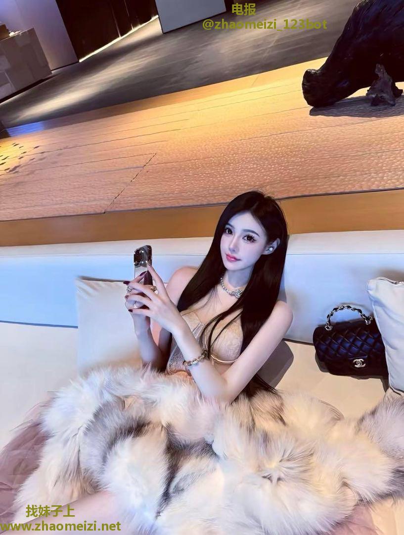 高端气质小嫩妹