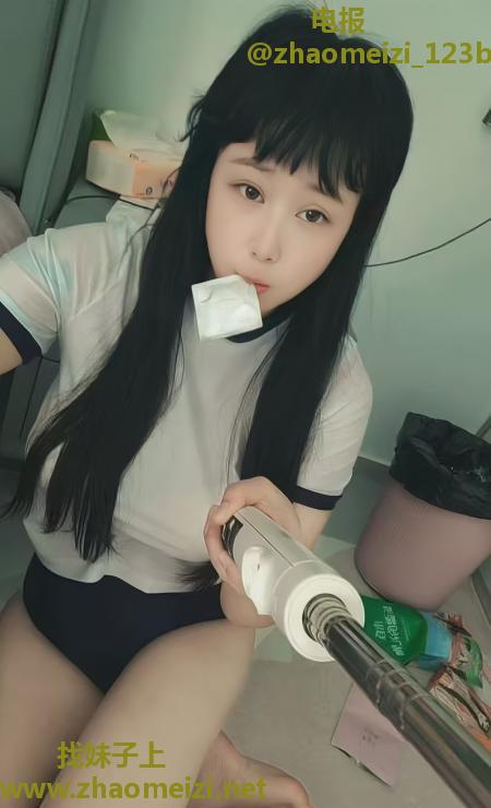 东站娃娃脸巨乳少妇