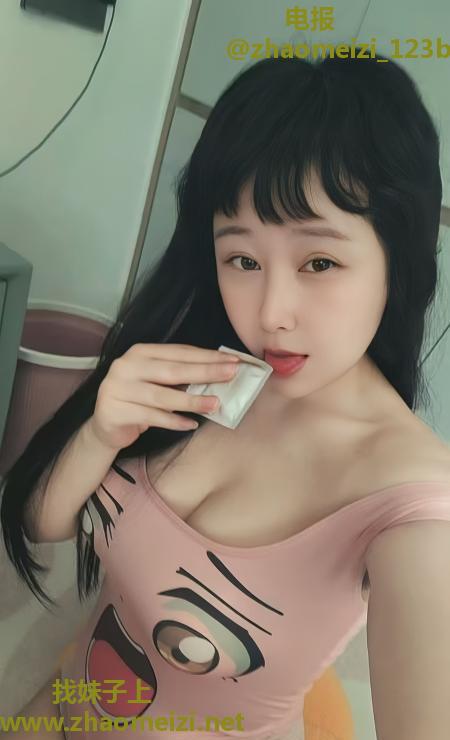 东站娃娃脸巨乳少妇