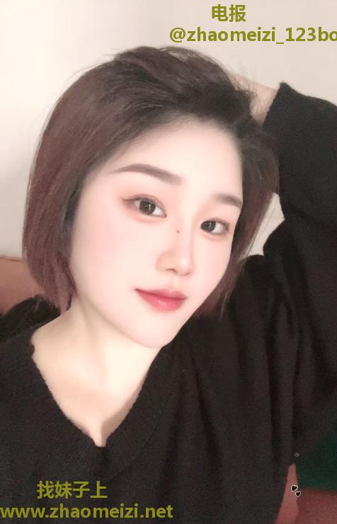 东门短发性感少妇