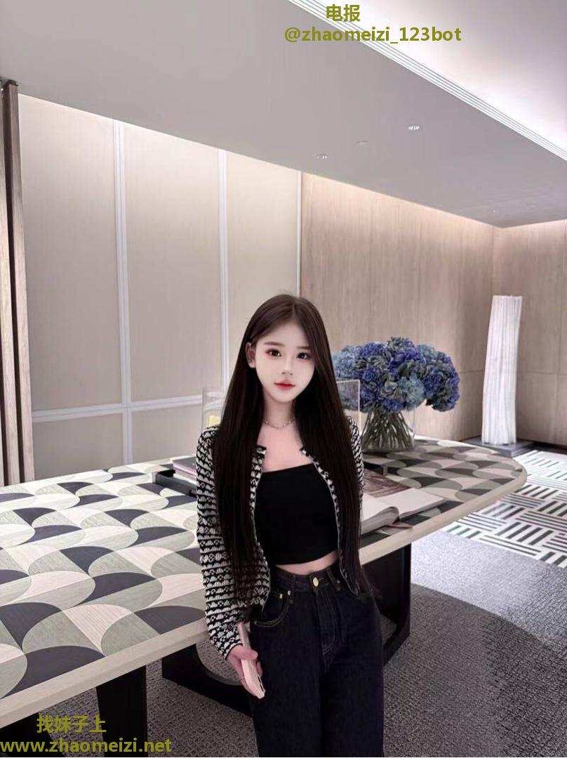 百子湾水嫩长腿妹