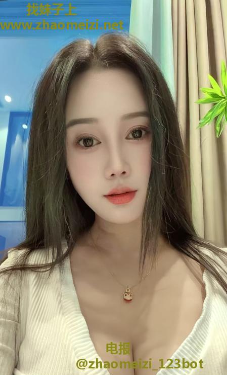 颜值D奶骚女冷萌