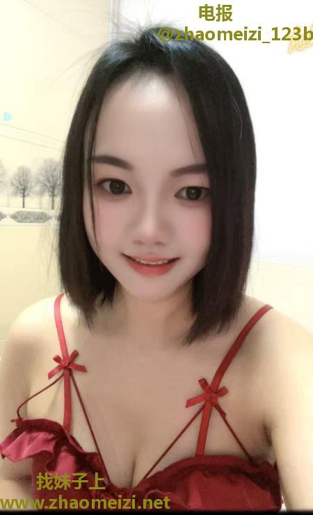 大灯娇小美妇