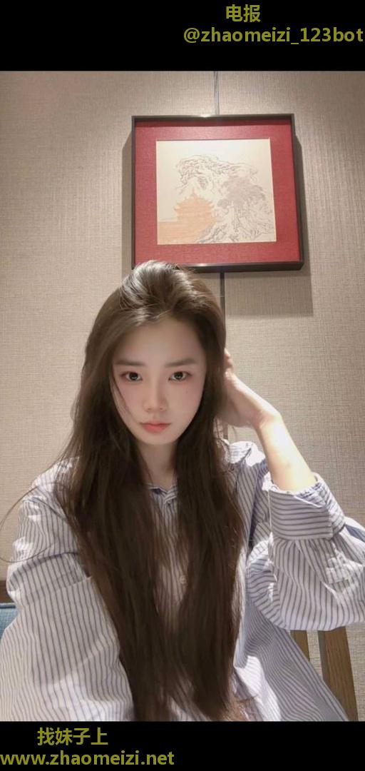 莱山长腿多水嫩妹