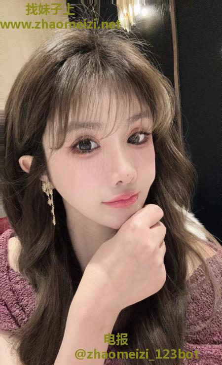 东站Su胸翘臀恬老师