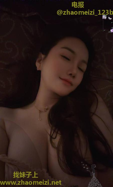 火辣身材混血颜值妹子