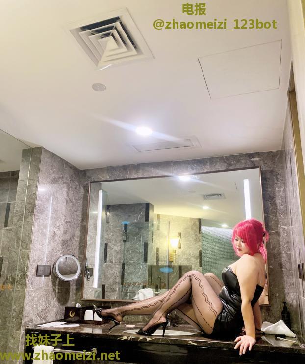 口活一绝的大奶骚妇