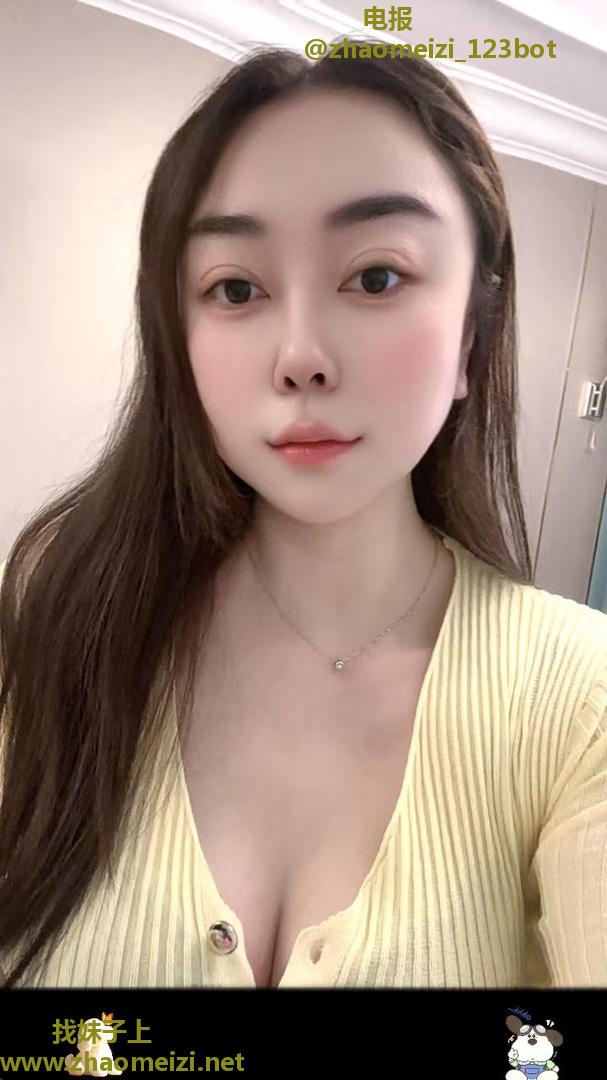 蜜桃臀微胖美少妇