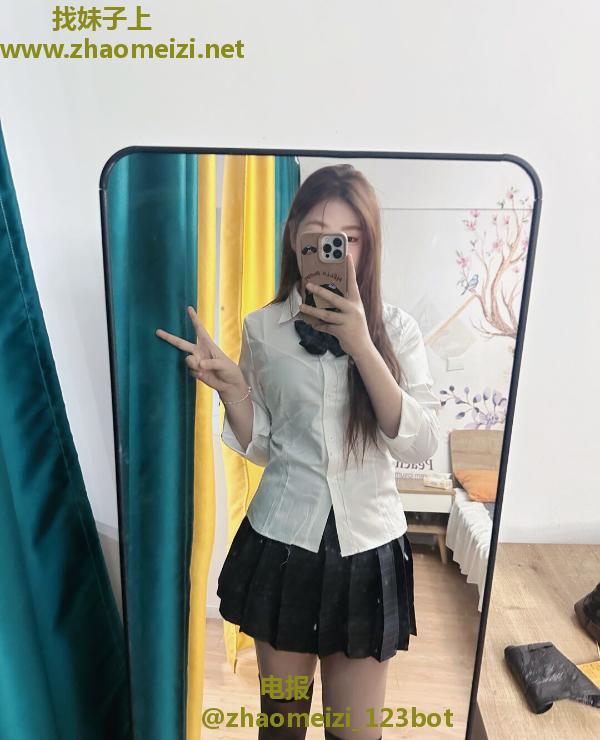 清纯大胸配合小妹妹