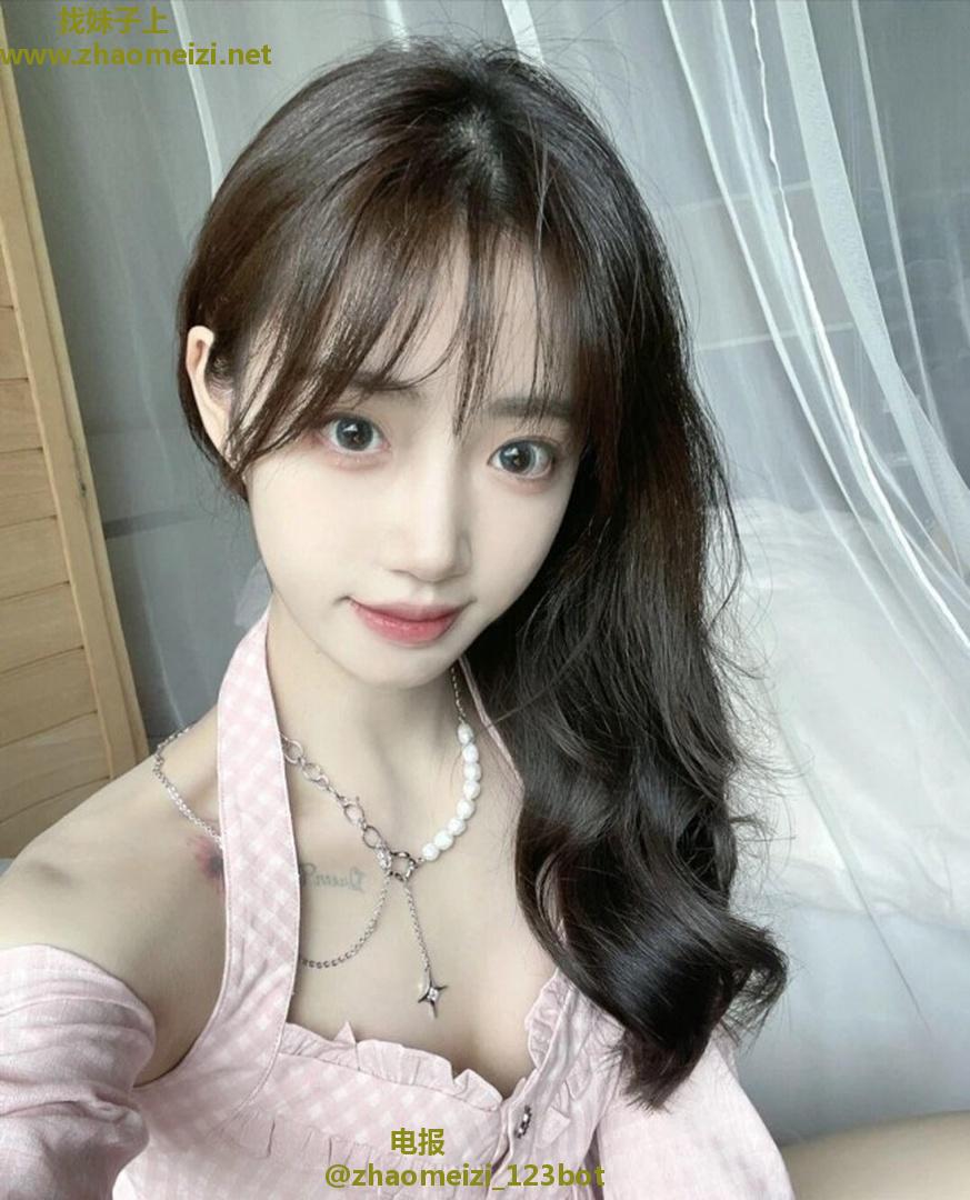 天津粉逼C奶玩的开老师