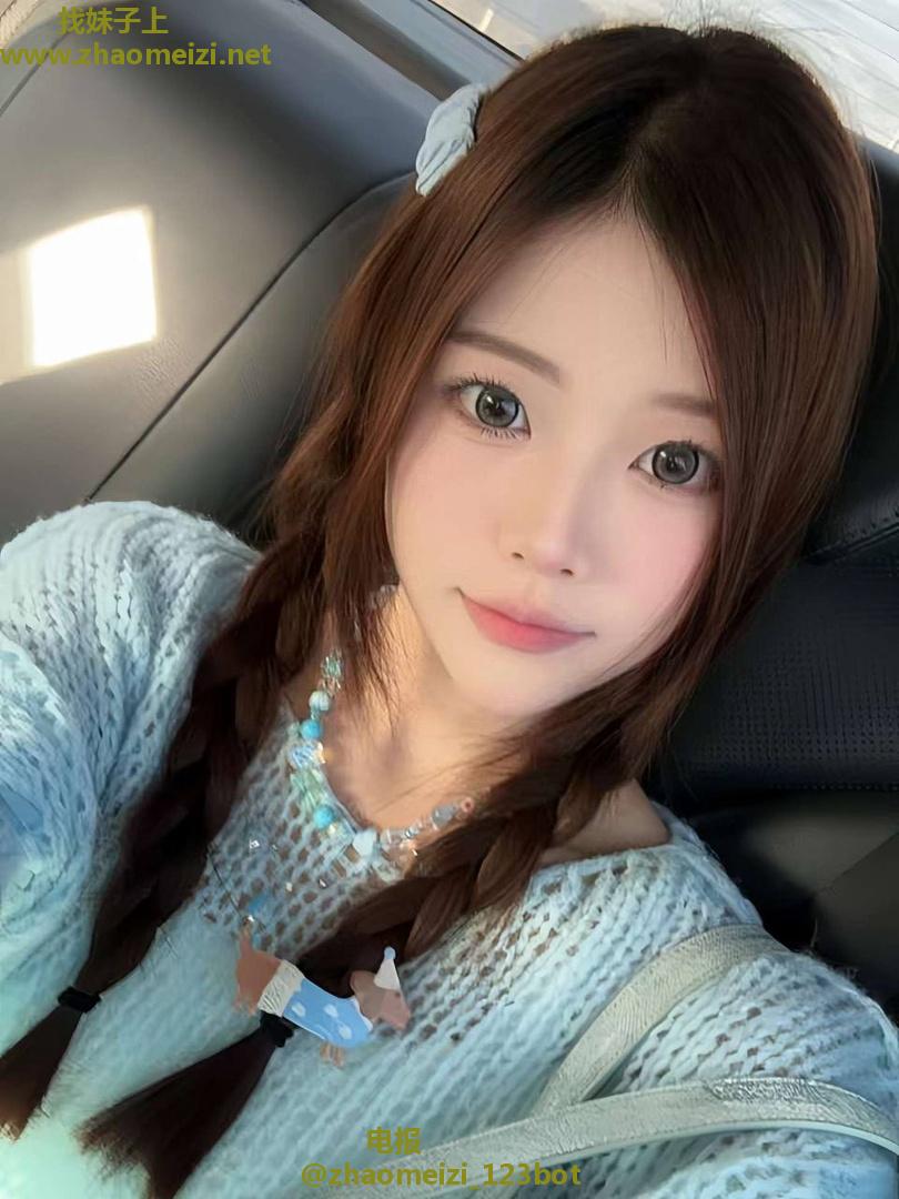 年轻水嫩邻家小妹