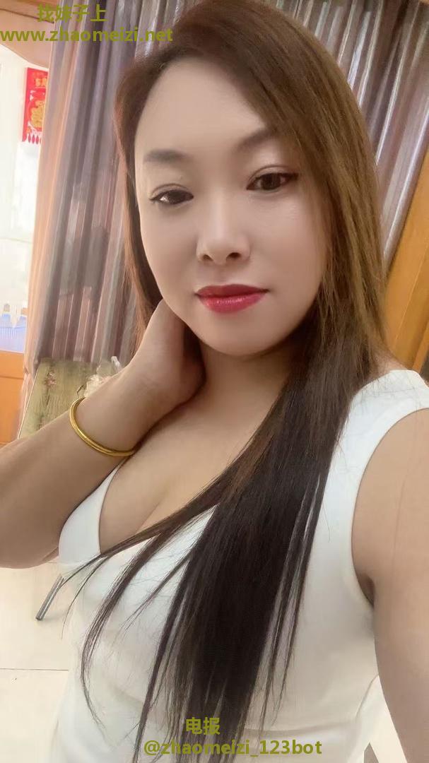 大胸肉臀骚货200泄火