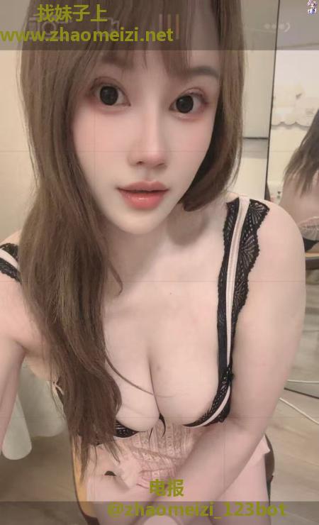 爆操大胸翘臀甜妹