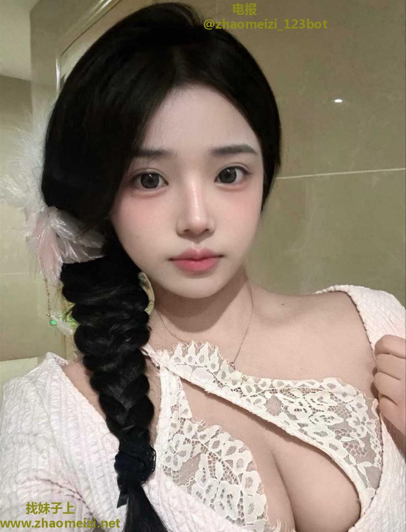 水润多汁小姐姐