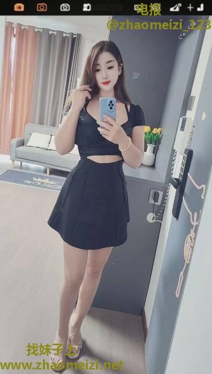 高挑大胸风骚妹子