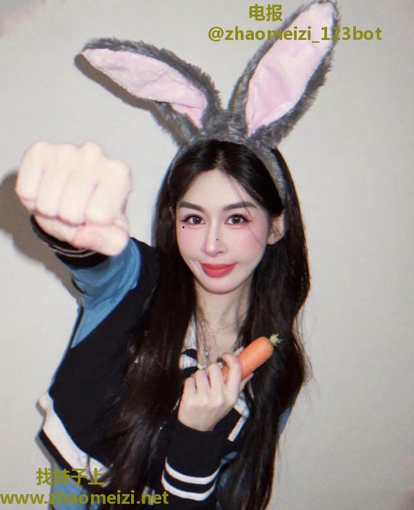 腿长腰细胸大白虎老师