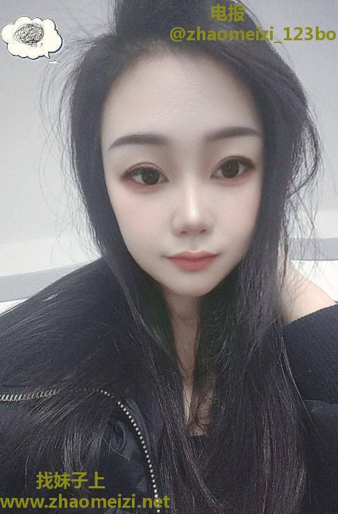 黑色情趣性感美女