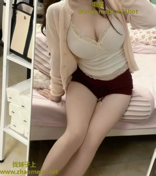 天然大胸甜甜妹纸