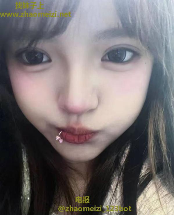 巨乳骚货小趴菜