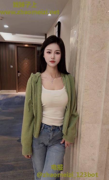 腰细臀翘茜茜老师