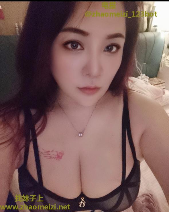 南京玄武门大奶彤彤