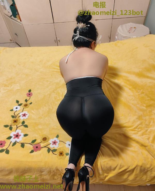 连体裤肉臀少妇