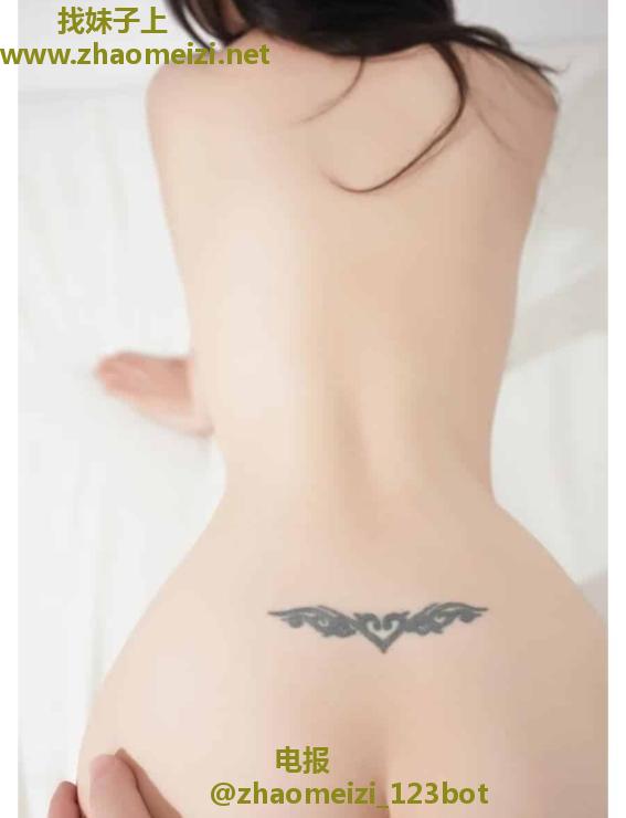 南山一字马媚儿