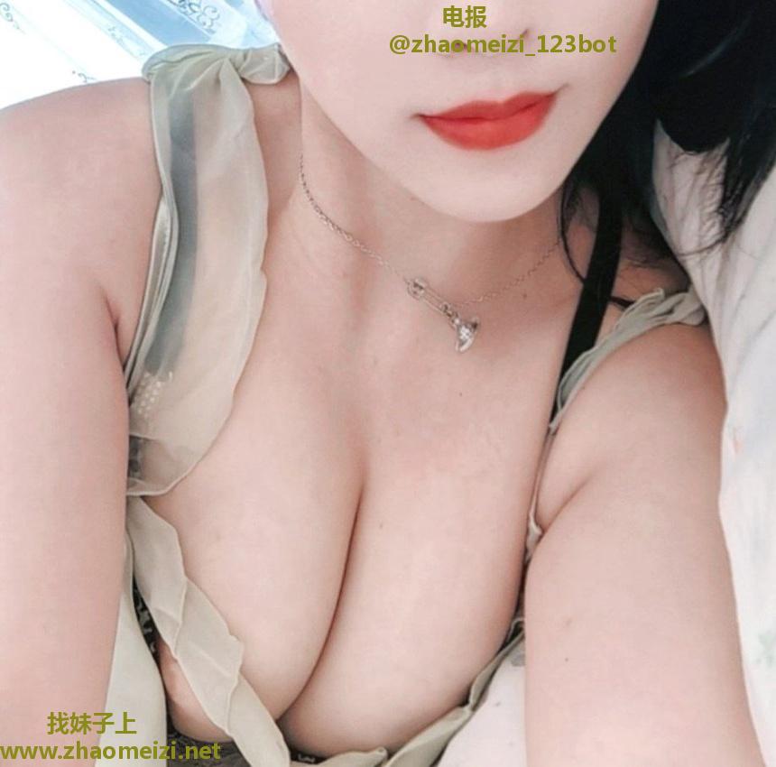  丰满美女春节不打烊