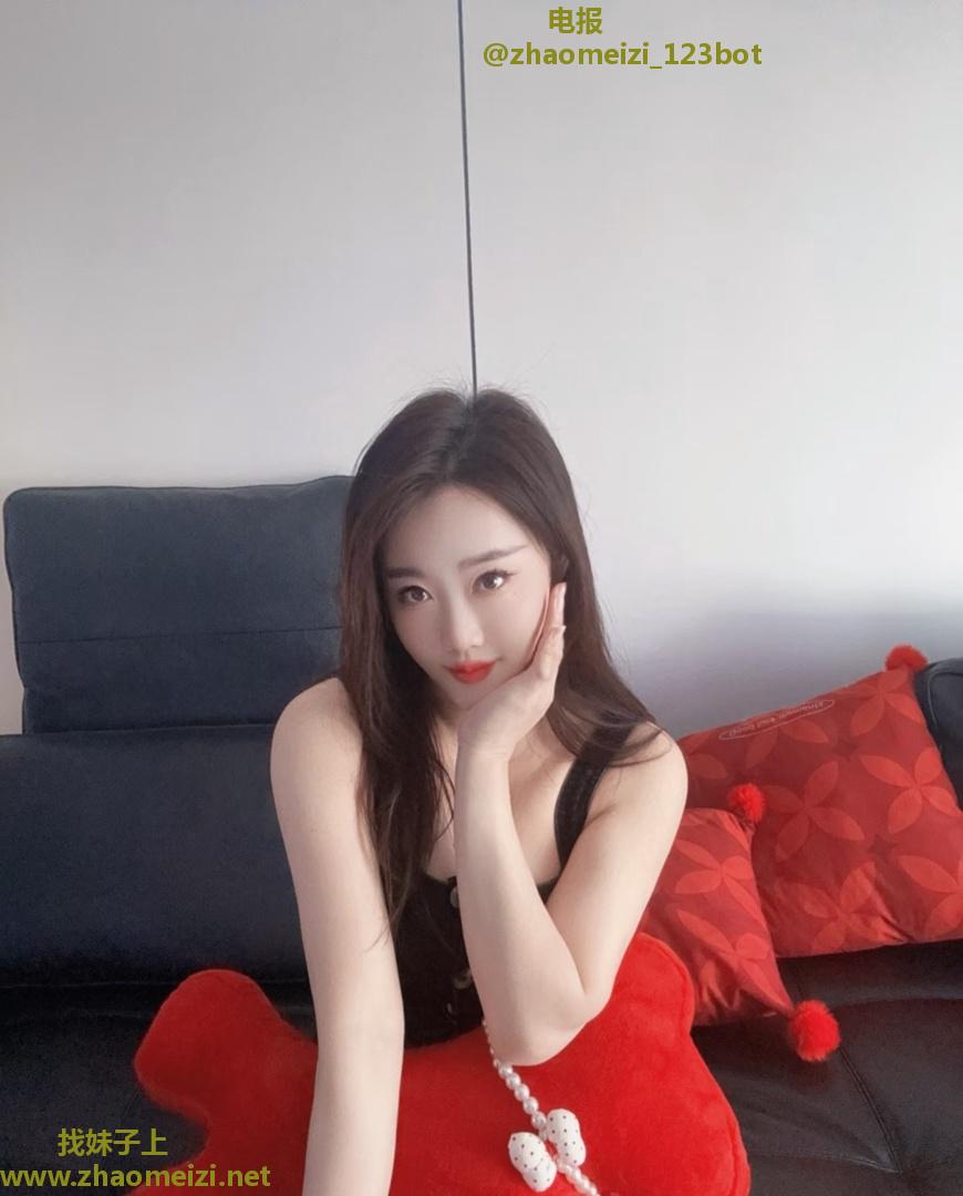 身材前凸后翘姐妹