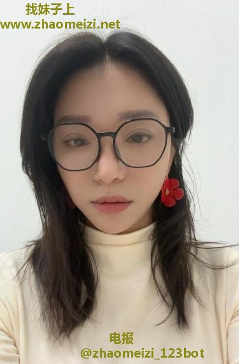 戴眼镜的风骚少妇