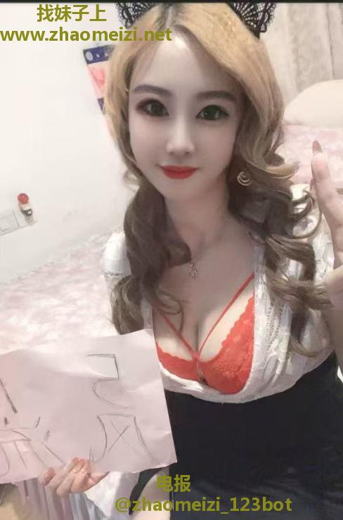 会玩的大胸骚货