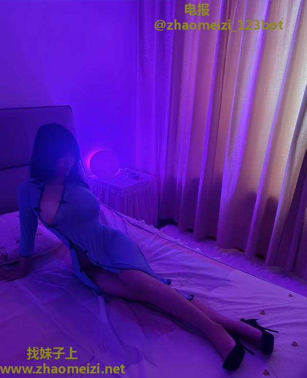 一线天E奶兔兔不放假