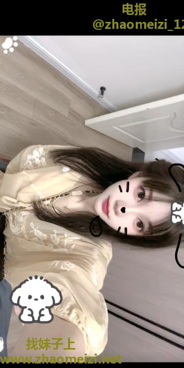 过年不休息小姐姐