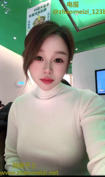 骚到骨子里的美少妇