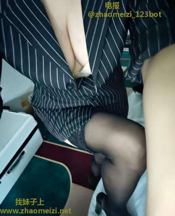 服务性大奶骚妇