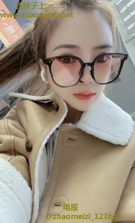 二刷浦东骚妹子小爱茜