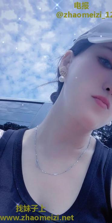 细腰性感肥臀少妇