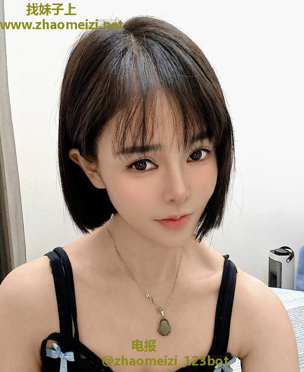 东站小个子大胸妹子