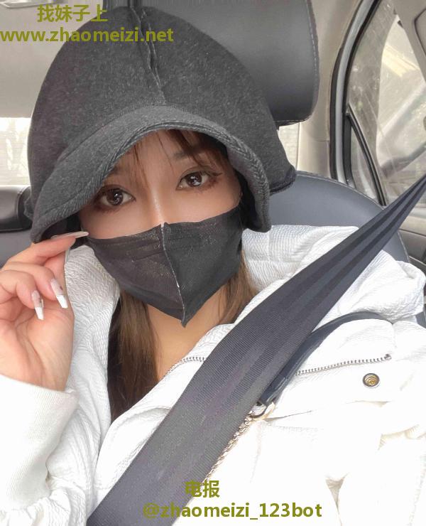 东站小个子大胸妹子