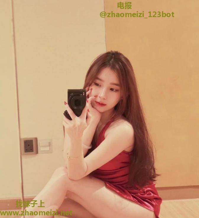 一个过年不休息的美女