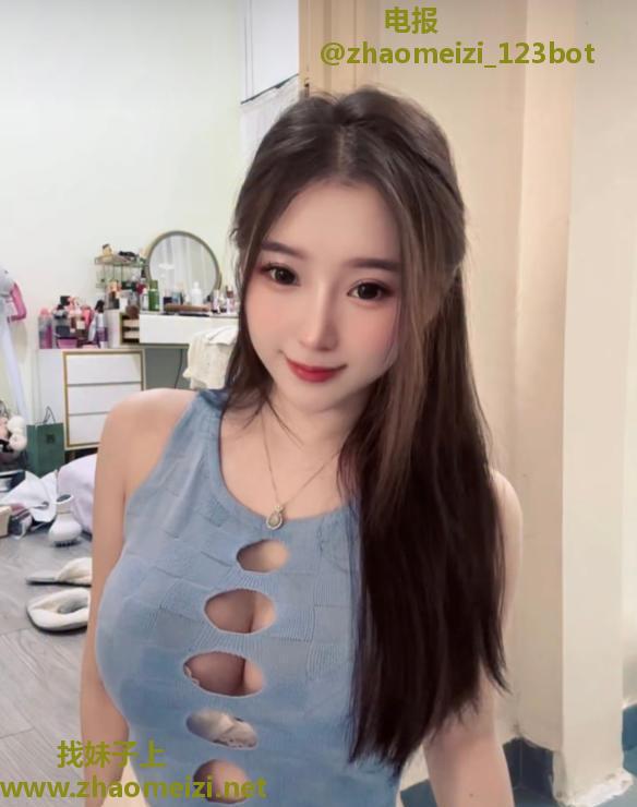 一个过年不休息的美女