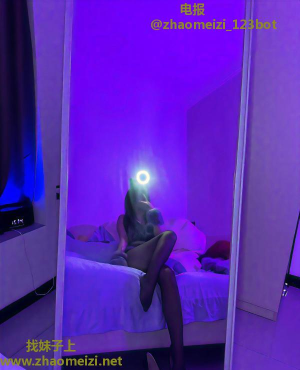 东门黑丝长腿叶子