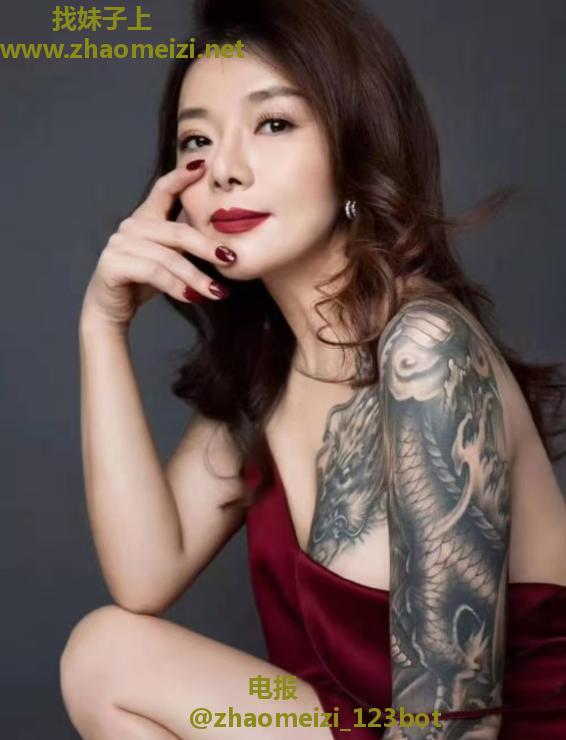 成都颜值纹身少妇