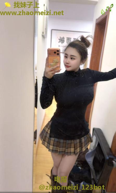 很骚的大胸静静