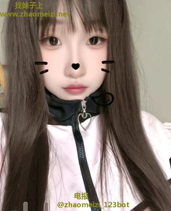 大胸翘臀小萝莉