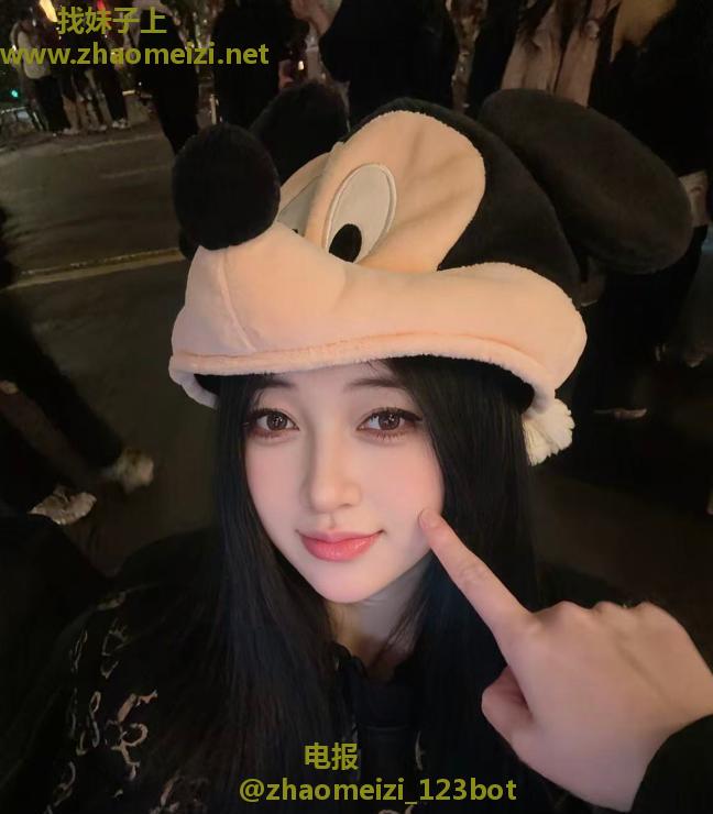 微胖型嫩妹天花板月亮