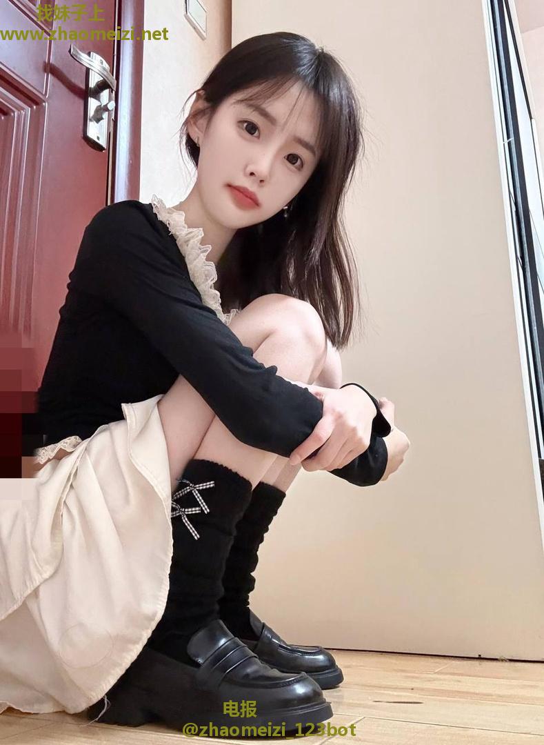 台江区冷白皮小萝莉