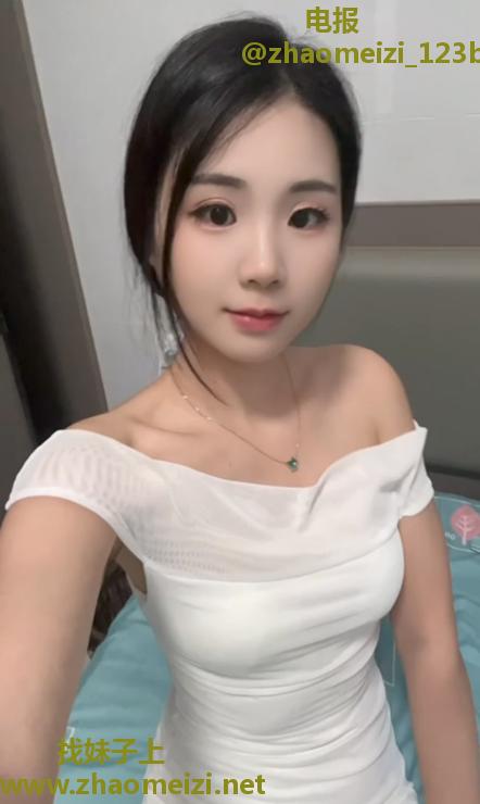 成都气质美胸颖儿