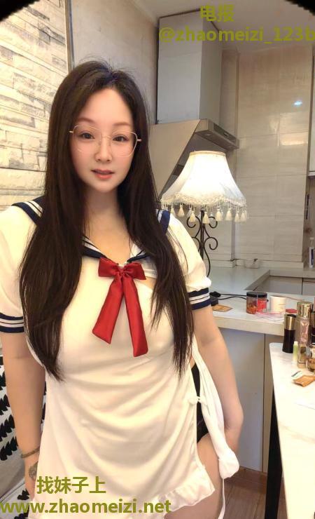 武进巨乳眼镜少妇